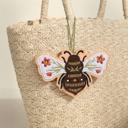 Everyday Handmade Botanical Bee HeartFelt Charm Card