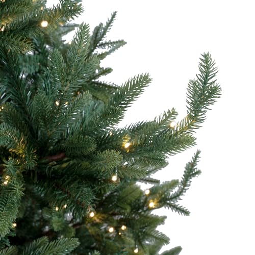 Kinsley 9ft Prelit Aritificial Christmas Tree with 6230 Branch Tips