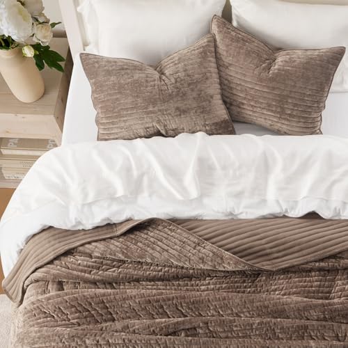 Oversized Velvet Quilt Set