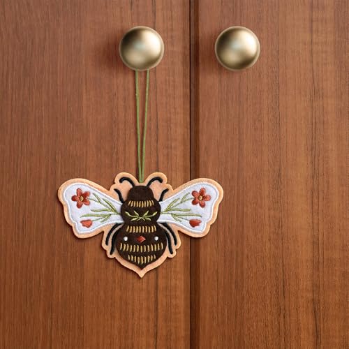 Everyday Handmade Botanical Bee HeartFelt Charm Card