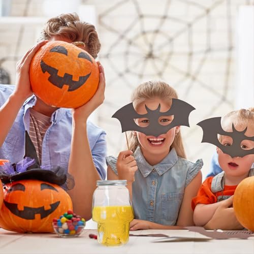4pcs Halloween Beverage Bottles Clear Skull Shaped Jar Cups 800ml Plastic Drink Bottles with Screw Straw Hole Lid Party Water Tumbler Skull Beverage Juice Mug