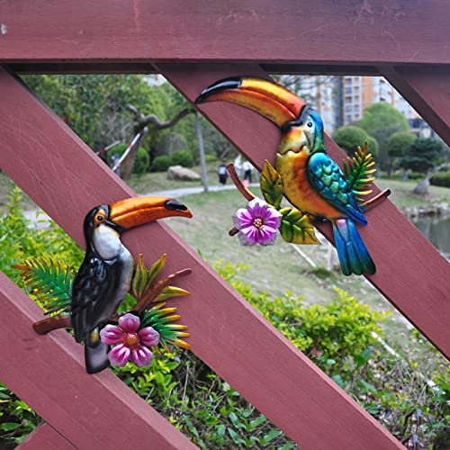 Metal Bird Wall Decor Toucan Tropical Outdoor Wall Art Suitable for Indoor and Outdoor Garden Fence Patio Decor. (2 Count)