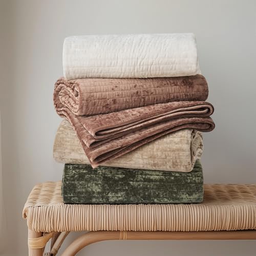 Stripe Channel Luxury Velvet Quilt Set King Size