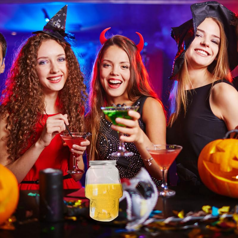 4pcs Halloween Beverage Bottles Clear Skull Shaped Jar Cups 800ml Plastic Drink Bottles with Screw Straw Hole Lid Party Water Tumbler Skull Beverage Juice Mug