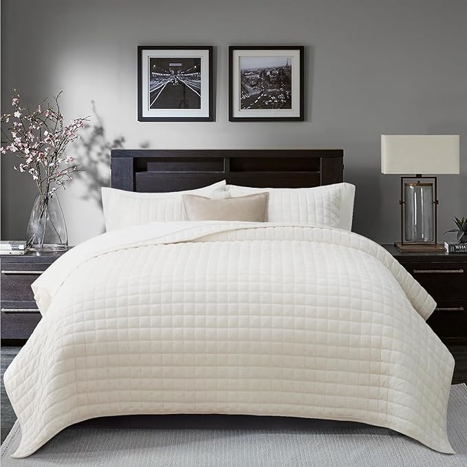 RECYCO Luxury Velvet Quilt Set, California King 118'' x 106'' Oversized Bedspread, Ultra Soft Velvet Comforter, Lightweight Box Stitch Bedding Sets for All Season, with 2 Shams, Cream White