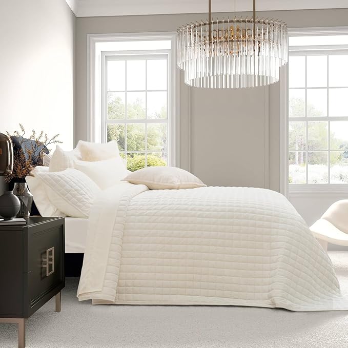 RECYCO Luxury Velvet Quilt Set, California King 118'' x 106'' Oversized Bedspread, Ultra Soft Velvet Comforter, Lightweight Box Stitch Bedding Sets for All Season, with 2 Shams, Cream White