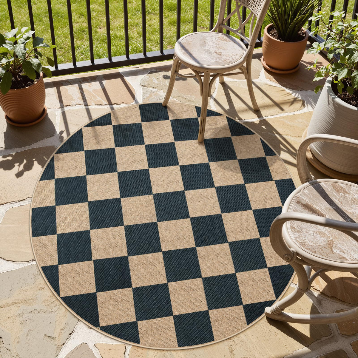 Checkered Easy Jute 4ft Round Outdoor Rug (16 Sq Ft)