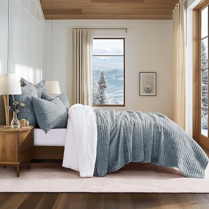 EVERGRACE Velvet Quilt Set Queen Size, Luxurious Soft Striped Channel Bedding Set, Lightweight Velvet Comforter for All Season, Oversized Bedspread Coverlet with 2 Matching Shams, Blue Linen
