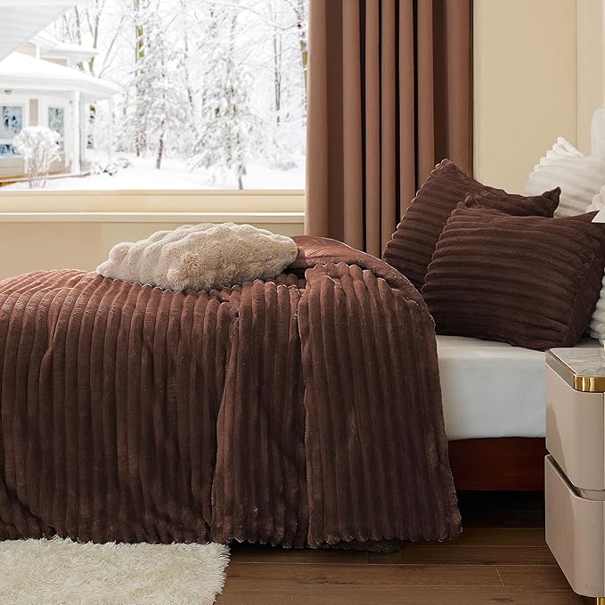 BEDELITE Fleece King Comforter Set -Super Soft & Warm Fluffy Hot Chotolate Bedding, Luxury Fuzzy Heavy Bed Set for Winter with 2 Pillow Cases