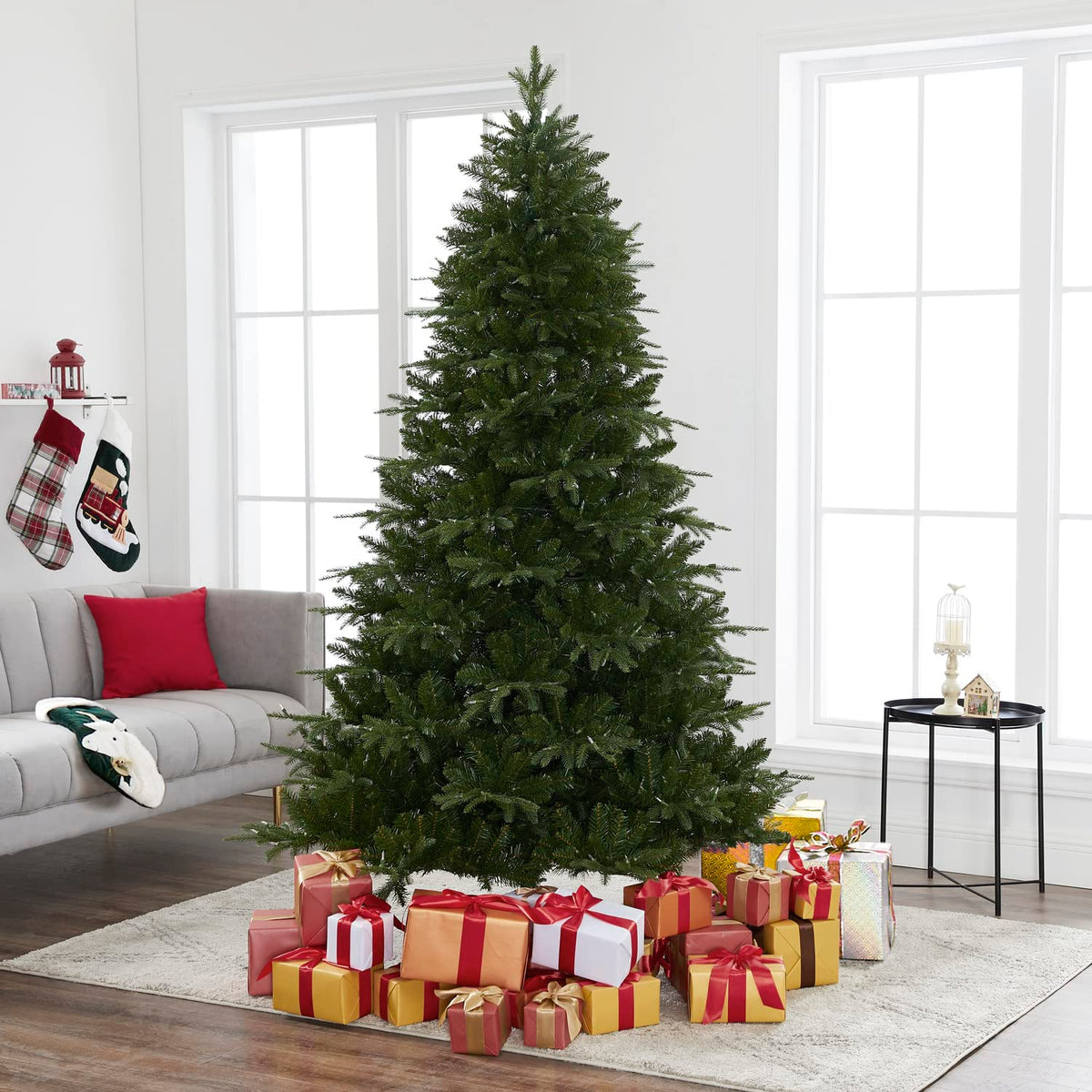 Traditional 6.5ft Prelit Artificial Christmas Tree with 1292 Branch Tips